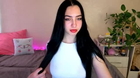 Snapshot of wildkittenx_ chatting on May 29, 2026, 4:10 am Alena online show from May 29, 2026, 4:10 am