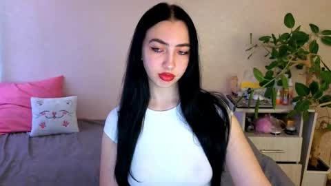 Snapshot of wildkittenx_ chatting on June 1, 2026, 4:14 am Alena online show from June 1, 2026, 4:14 am
