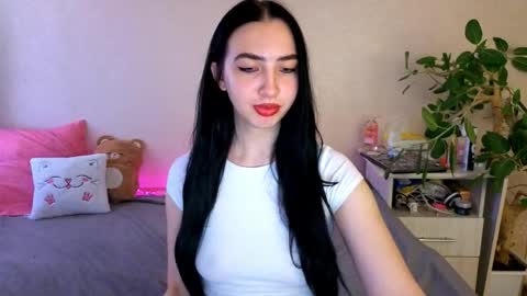 Snapshot of wildkittenx_ chatting on June 5, 2026, 6:52 am Alena online show from June 5, 2026, 6:52 am