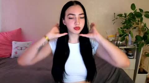 Snapshot of wildkittenx_ chatting on June 7, 2026, 4:05 am Alena online show from June 7, 2026, 4:05 am