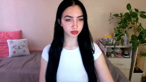 Snapshot of wildkittenx_ chatting on June 8, 2026, 4:02 am Alena online show from June 8, 2026, 4:02 am
