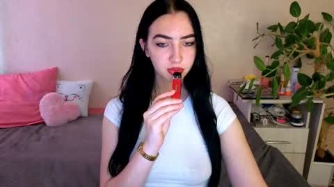 Snapshot of wildkittenx_ chatting on June 12, 2026, 4:11 am Alena online show from June 12, 2026, 4:11 am