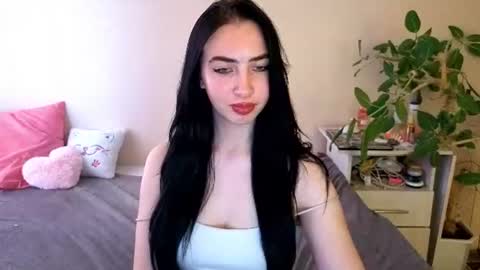 Snapshot of wildkittenx_ chatting on June 18, 2026, 9:14 am Alena online show from June 18, 2026, 9:14 am