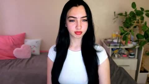 Snapshot of wildkittenx_ chatting on June 26, 2026, 4:06 am Alena online show from June 26, 2026, 4:06 am