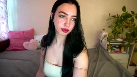 Snapshot of wildkittenx_ chatting on July 4, 2026, 4:40 am Alena online show from July 4, 2026, 4:40 am