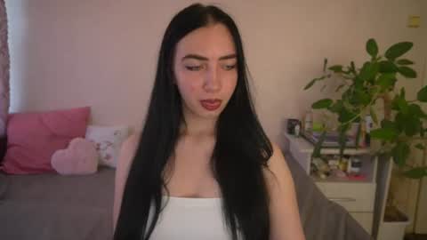 Snapshot of wildkittenx_ chatting on July 25, 2026, 4:21 am Alena online show from July 25, 2026, 4:21 am
