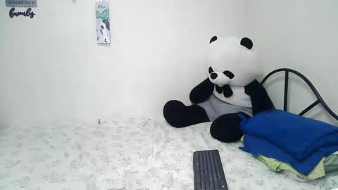 Rhean online show from February 17, 2025, 6:09 am