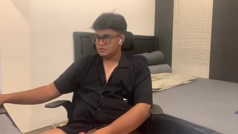 Wildy online show from March 8, 2025, 5:43 pm