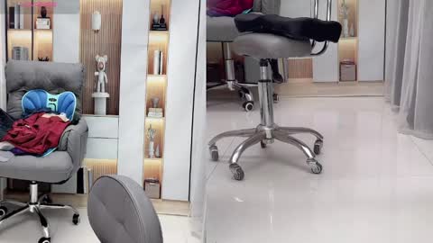 CN WEIWEI online show from April 16, 2026, 12:11 am