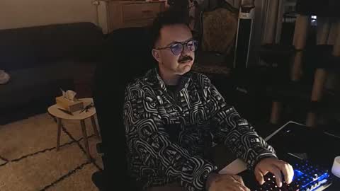 cream36 online show from November 5, 2025, 9:48 pm