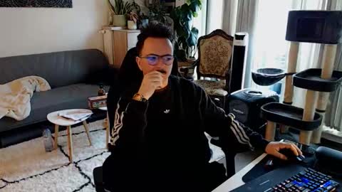 cream36 online show from November 13, 2025, 7:51 am