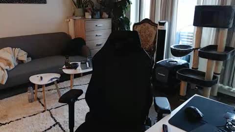 cream36 online show from November 16, 2025, 8:31 am