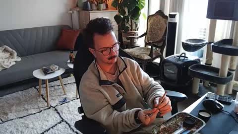 cream36 online show from November 24, 2025, 8:03 am