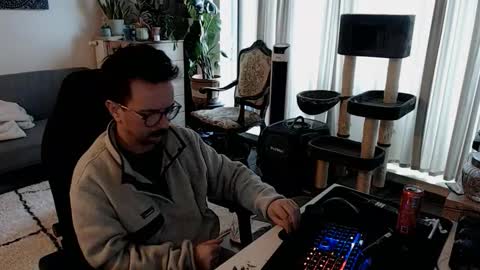 cream36 online show from December 1, 2025, 9:58 am