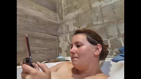 Snapshot of wisteriaqueen chatting on September 22, 2025, 4:42 pm Wisteria online show from September 22, 2025, 4:42 pm