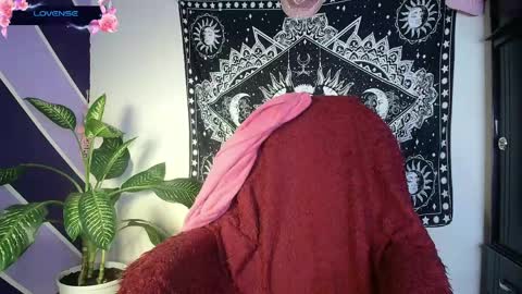 Snapshot of witch_divinne chatting on April 28, 2026, 7:52 pm ig WitchDivinne online show from April 28, 2026, 7:52 pm