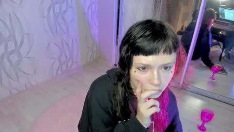 Snapshot of witches_curves chatting on December 27, 2024, 7:14 pm Nemo online show from December 27, 2024, 7:14 pm