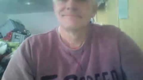 Snapshot of wohnung_at chatting on December 23, 2025, 10:35 am wohnung_at online show from December 23, 2025, 10:35 am