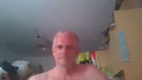 Snapshot of wohnung_at chatting on June 25, 2026, 5:39 pm wohnung_at online show from June 25, 2026, 5:39 pm