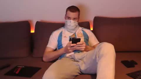 wolf021221 online show from April 3, 2026, 2:37 pm