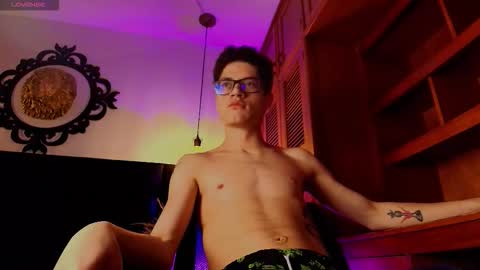  W O L F  online show from November 7, 2025, 11:43 am