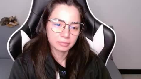 Snapshot of wolfs_daughter chatting on April 30, 2026, 2:40 am Alex online show from April 30, 2026, 2:40 am