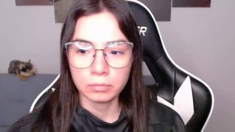 Snapshot of wolfs_daughter chatting on May 7, 2026, 2:17 am Alex online show from May 7, 2026, 2:17 am