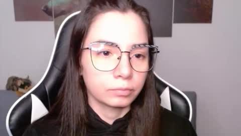 Snapshot of wolfs_daughter chatting on May 10, 2026, 1:55 am Alex online show from May 10, 2026, 1:55 am