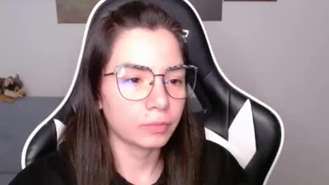 Snapshot of wolfs_daughter chatting on May 15, 2026, 2:18 am Alex online show from May 15, 2026, 2:18 am