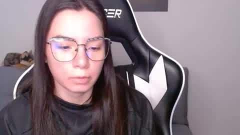 Snapshot of wolfs_daughter chatting on May 25, 2026, 1:11 am Alex online show from May 25, 2026, 1:11 am