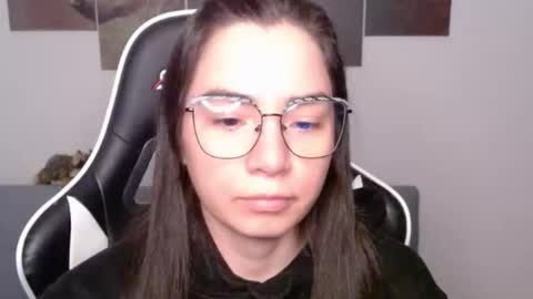 Snapshot of wolfs_daughter chatting on June 8, 2026, 1:39 am Alex online show from June 8, 2026, 1:39 am
