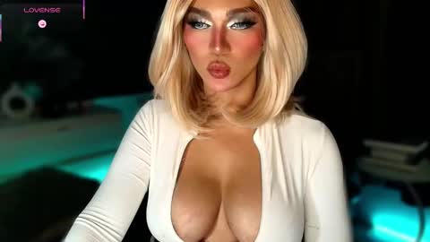 Julia online show from November 8, 2025, 3:29 am