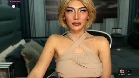 Julia online show from April 5, 2026, 7:44 pm