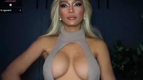 Julia online show from June 20, 2026, 10:56 pm