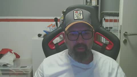 Snapshot of womenizzeer chatting on December 6, 2024, 7:54 am Adam online show from December 6, 2024, 7:54 am