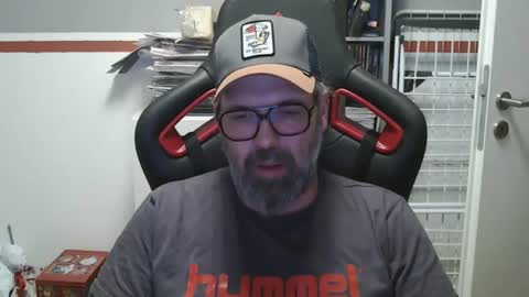 Snapshot of womenizzeer chatting on February 18, 2025, 11:08 pm Adam online show from February 18, 2025, 11:08 pm