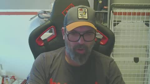 Snapshot of womenizzeer chatting on February 21, 2025, 3:32 pm Adam online show from February 21, 2025, 3:32 pm