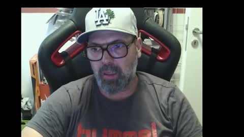 Snapshot of womenizzeer chatting on September 8, 2025, 4:28 pm Adam online show from September 8, 2025, 4:28 pm