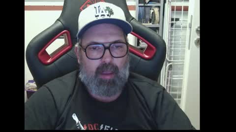 Snapshot of womenizzeer chatting on October 23, 2025, 10:52 pm Adam online show from October 23, 2025, 10:52 pm