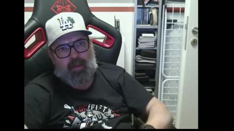 Snapshot of womenizzeer chatting on October 27, 2025, 12:15 am Adam online show from October 27, 2025, 12:15 am