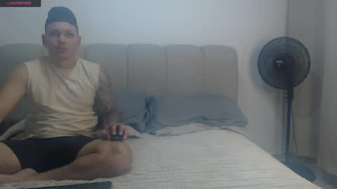 Snapshot of wondercouplexxx chatting on May 8, 2026, 4:40 am Sofia And Thomas online show from May 8, 2026, 4:40 am