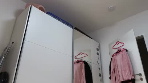 Wondergirl online show from November 13, 2025, 9:19 am