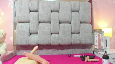 wonderkloe_ online show from November 16, 2025, 7:30 pm