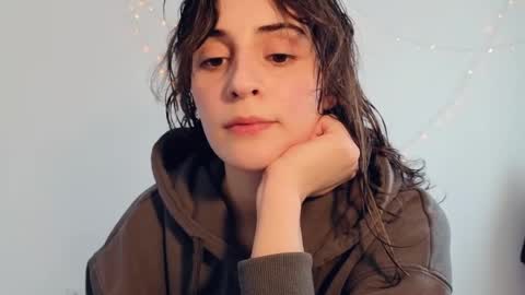 Stia online show from April 16, 2026, 3:13 pm