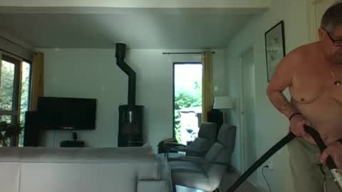 woodwurm and Snoeske online show from March 10, 2025, 9:21 am