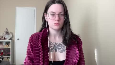 Lucina online show from January 7, 2025, 3:33 pm