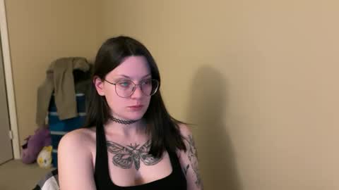 Lucina online show from February 5, 2025, 11:17 pm