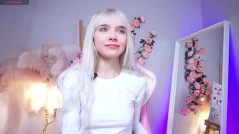 Snapshot of wow_angel chatting on May 3, 2026, 5:35 am wow_angel online show from May 3, 2026, 5:35 am