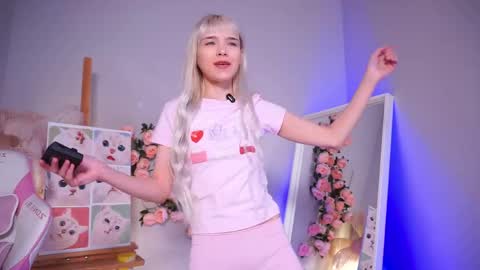 Snapshot of wow_angel chatting on May 6, 2026, 5:35 am wow_angel online show from May 6, 2026, 5:35 am