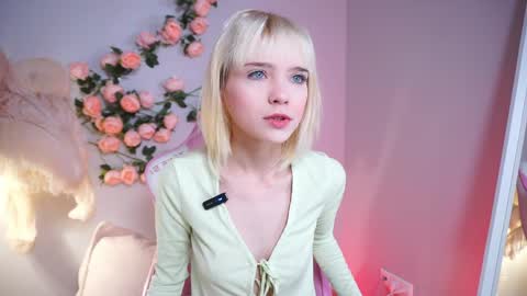 Snapshot of wow_angel chatting on May 27, 2026, 5:48 am wow_angel online show from May 27, 2026, 5:48 am